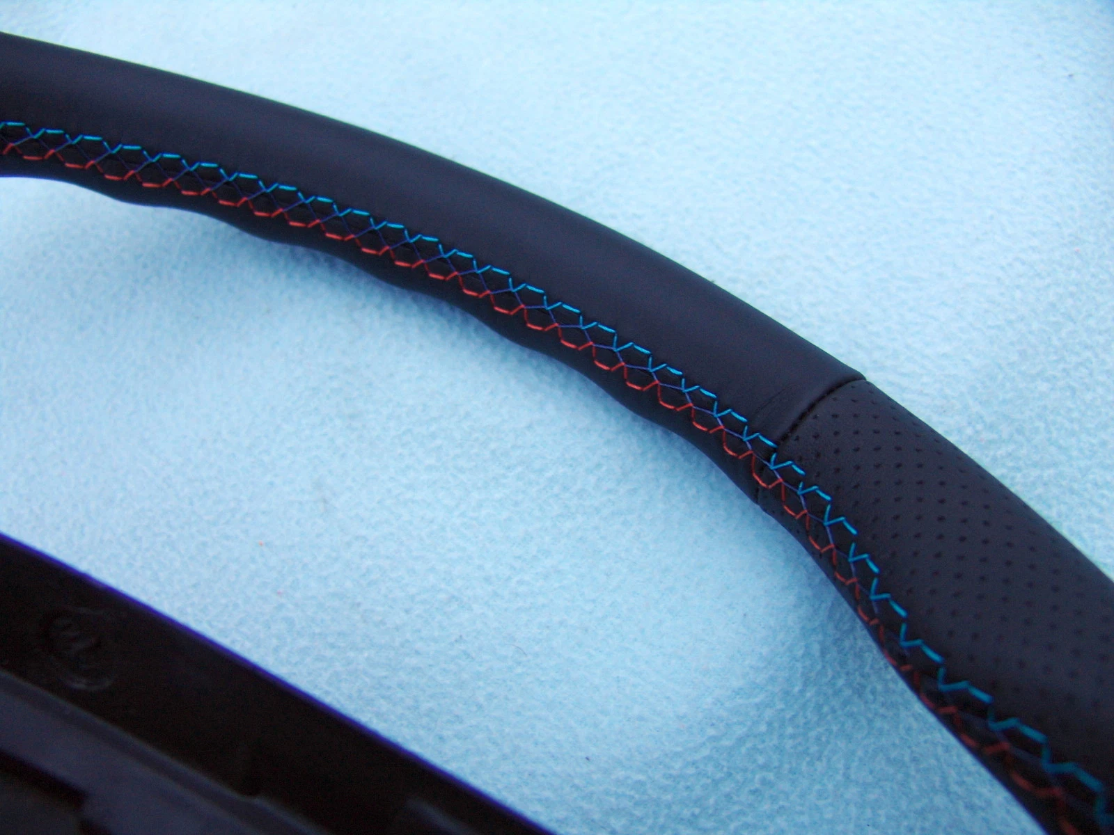 BMW E36 M3 STEERING WHEEL, NEW PLAIN / PERFORATED NAPPA LEATHER AND 3 COLOR STITCHING