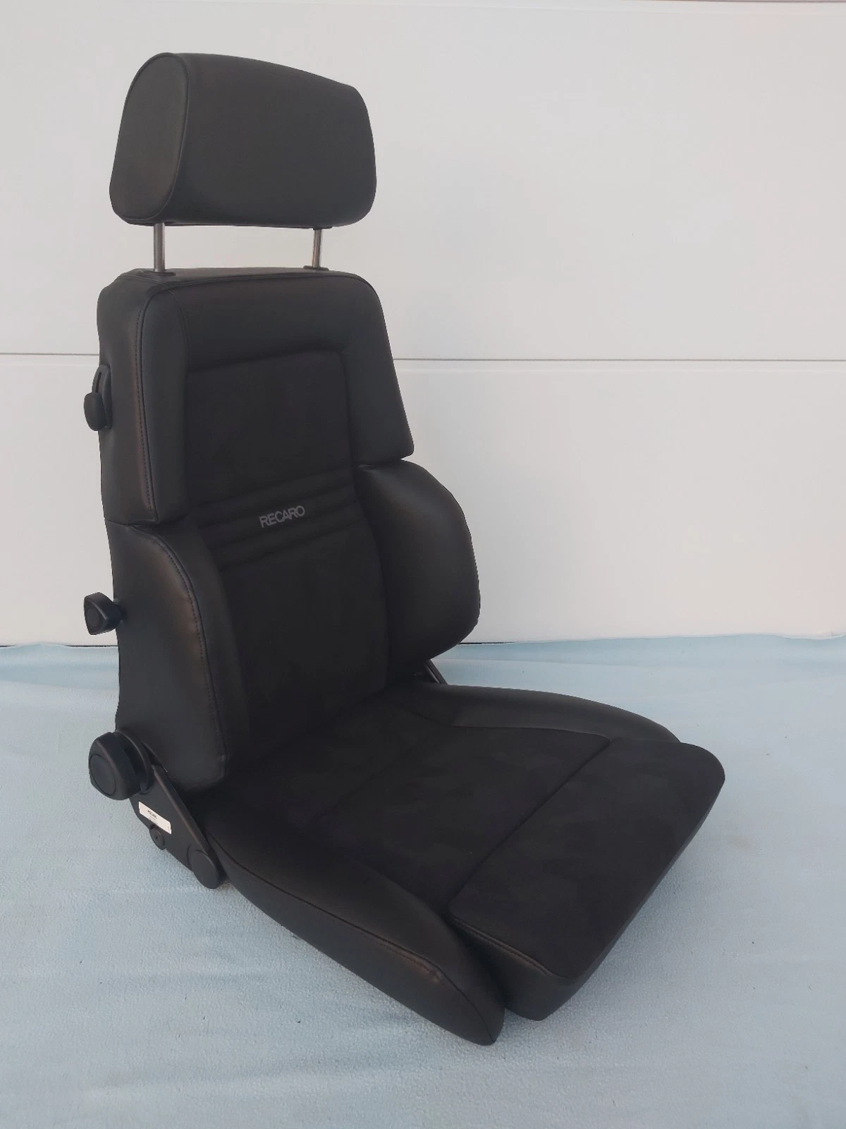 Recaro Expert Artista black / Artificial Leather black