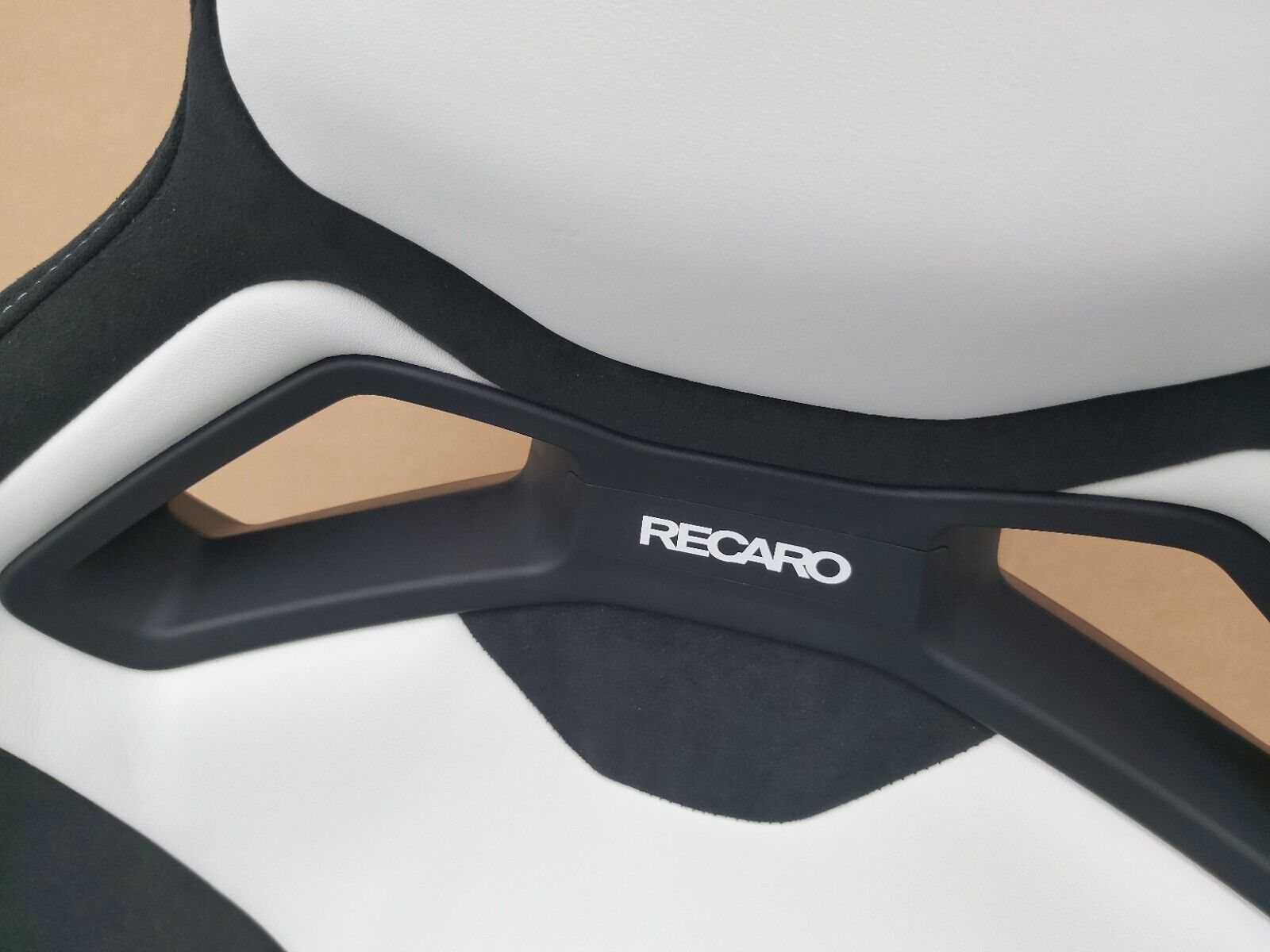 Recaro Sport C Leather White / Dinamica Black (5-Door)