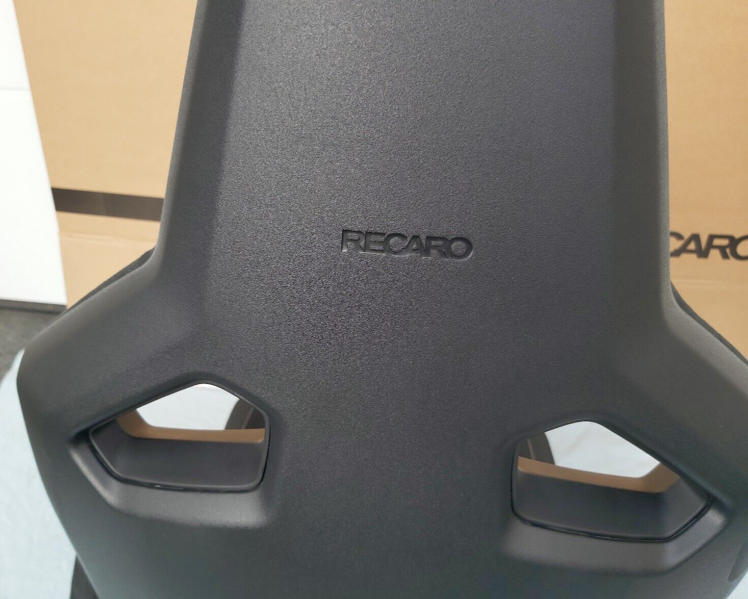 Recaro Sport C Leather White / Dinamica Black (5-Door)