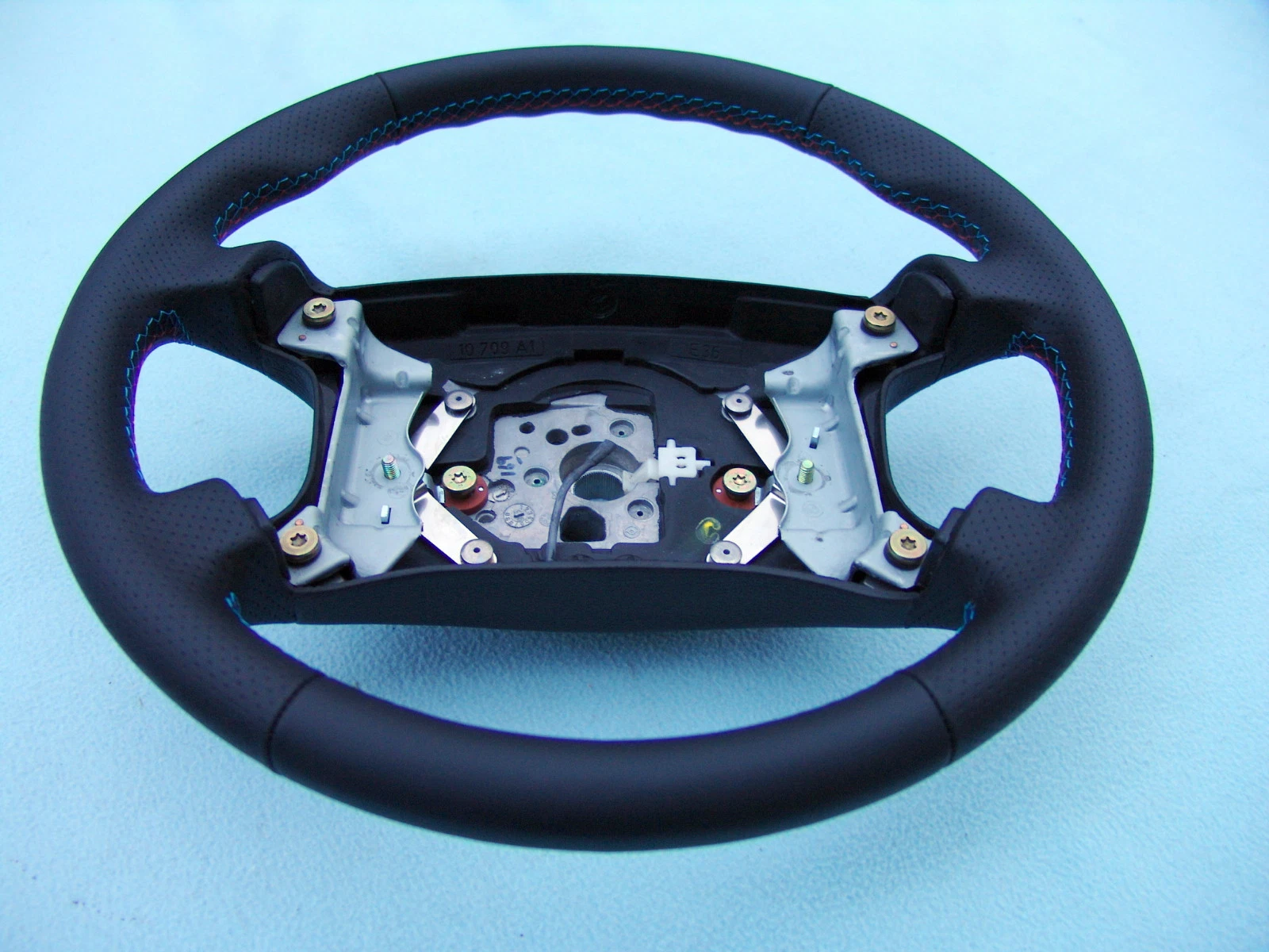 BMW E36 M3 STEERING WHEEL, NEW PLAIN / PERFORATED NAPPA LEATHER AND 3 COLOR STITCHING