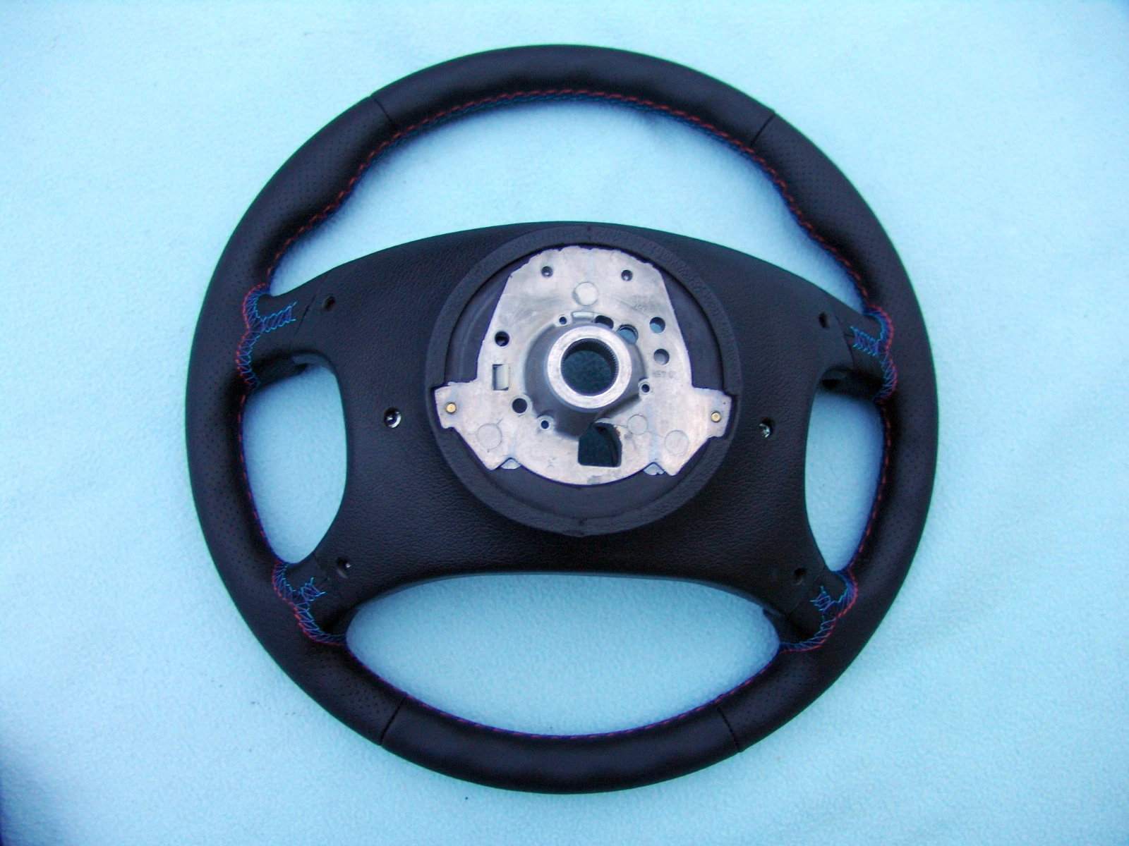BMW E36 M3 STEERING WHEEL, NEW PLAIN / PERFORATED NAPPA LEATHER AND 3 COLOR STITCHING