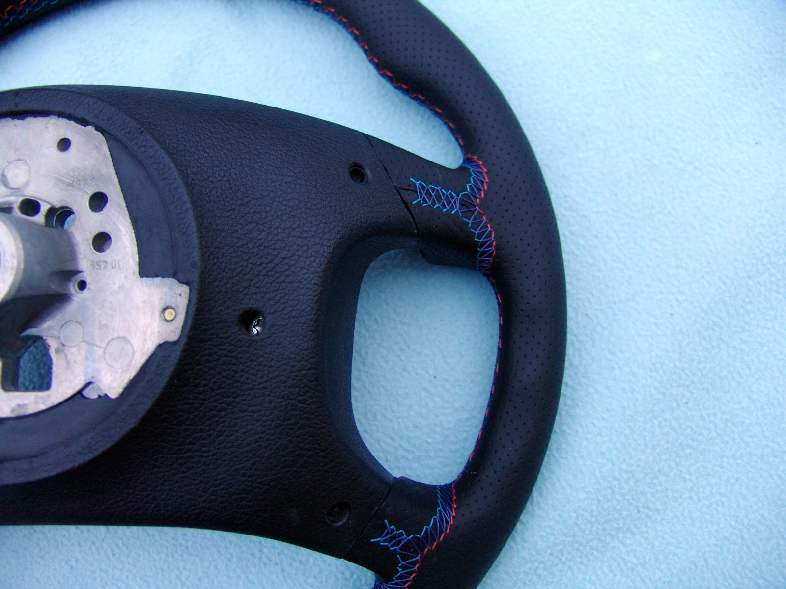 BMW E36 M3 STEERING WHEEL, NEW PLAIN / PERFORATED NAPPA LEATHER AND 3 COLOR STITCHING