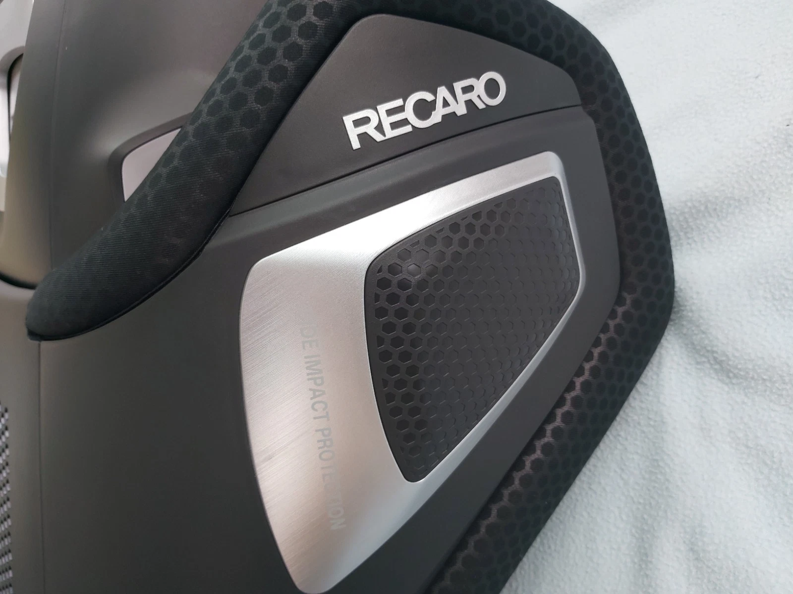 RECARO Axion 1 "Fresh Black" Child Seat, NEW. Made in Germany