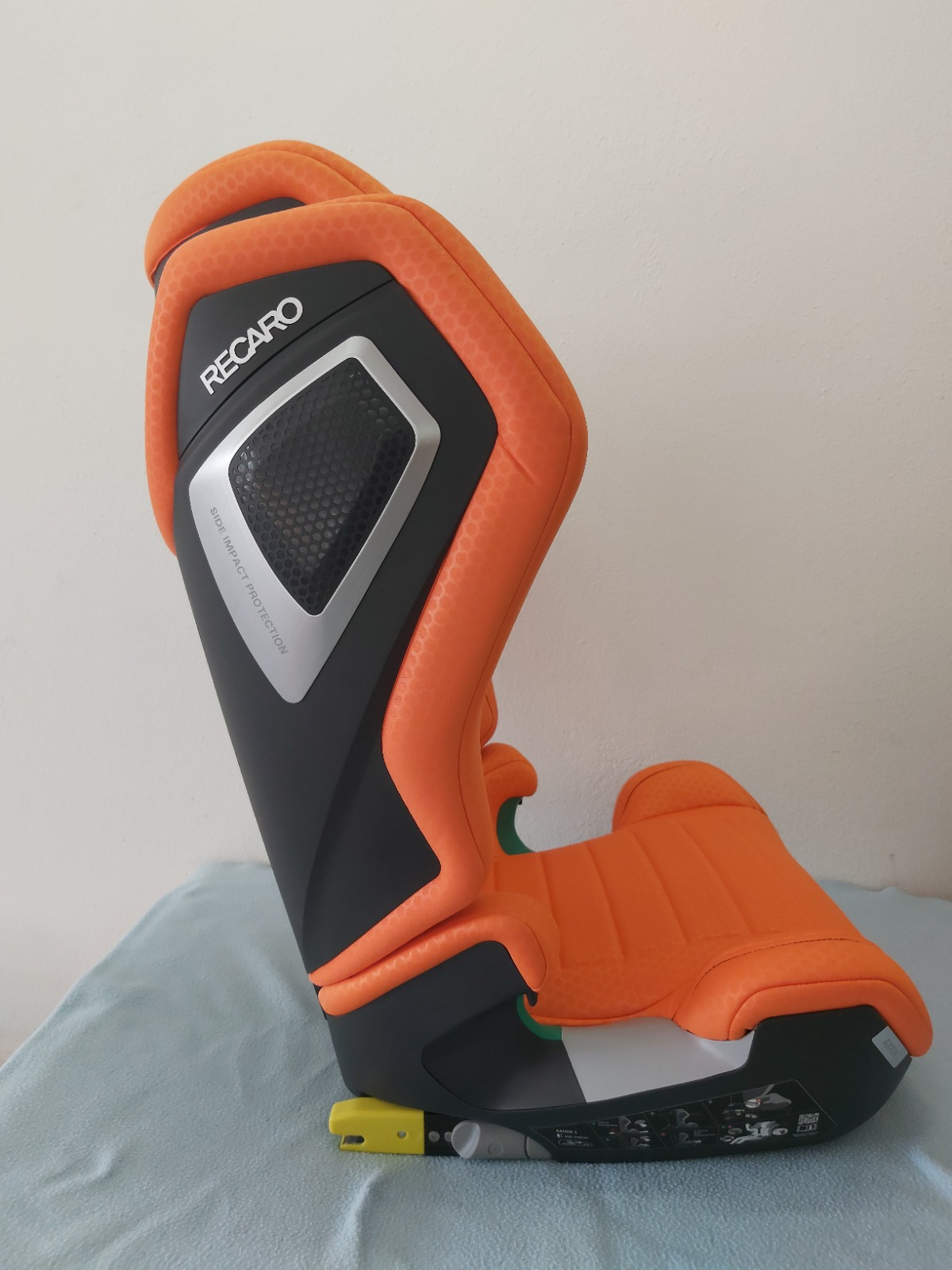 RECARO Axion 1 "Vibrant Orange" Child Seat, NEW. Made in Germany