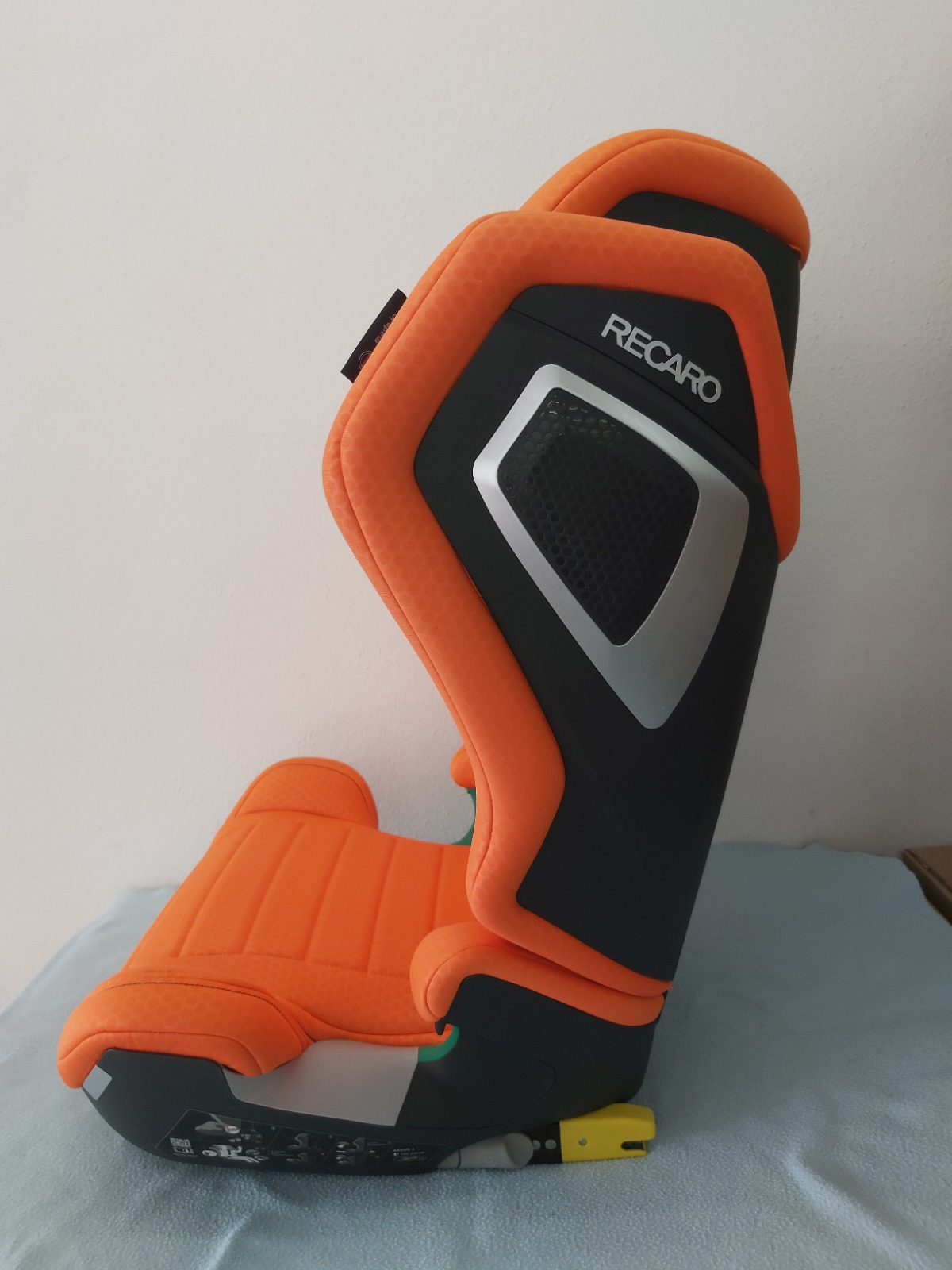 RECARO Axion 1 "Vibrant Orange" Child Seat, NEW. Made in Germany