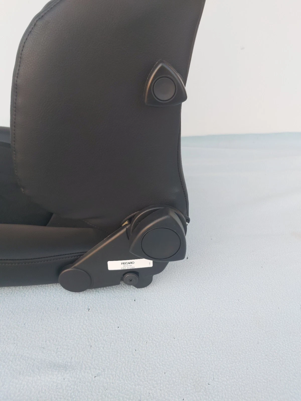 Recaro Expert Artista black / Artificial Leather black